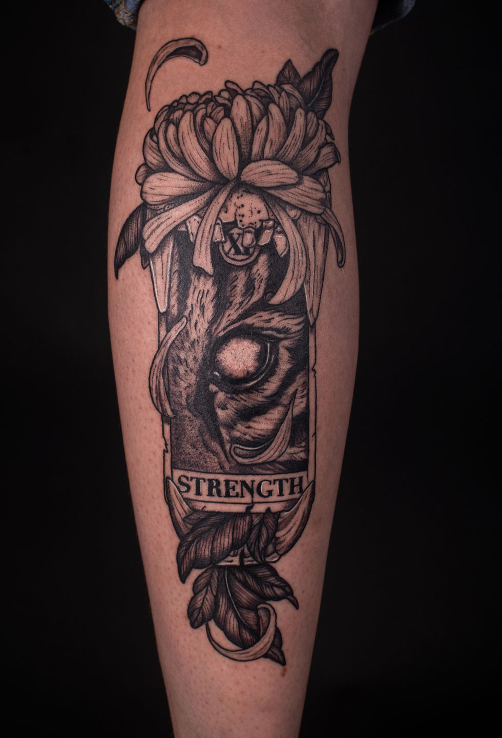 Tatouage Blackwork Tarot - La Force - Yukari Matcha Tattoo - Lausanne