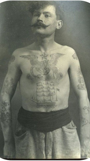 Le tatouage : un marquage d'identité  physique et psychologique