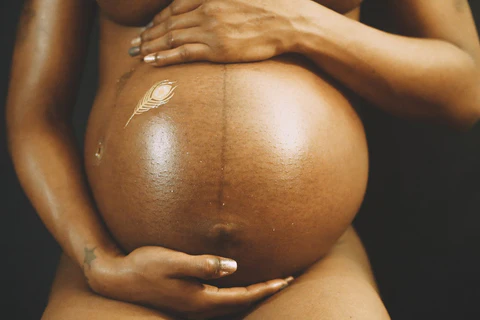 Grossesse et tatouage : pourquoi une femme enceinte ne devrait pas se faire tatouer