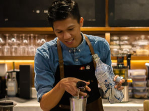 10 Award-Winning Bartenders You Must Visit at the Bar