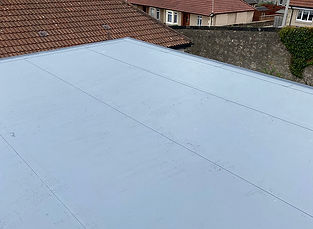 Flat roof covered with waterproof membrane