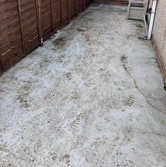 Narrow backyard with a concrete floor