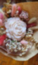 bouquet de fleurs séchées avec bougie
