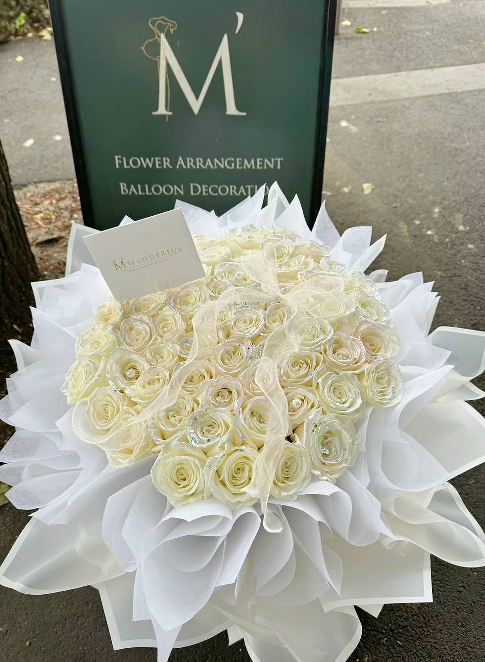 Thumbnail: Amazing 99 Mermaid Roses Bouquet