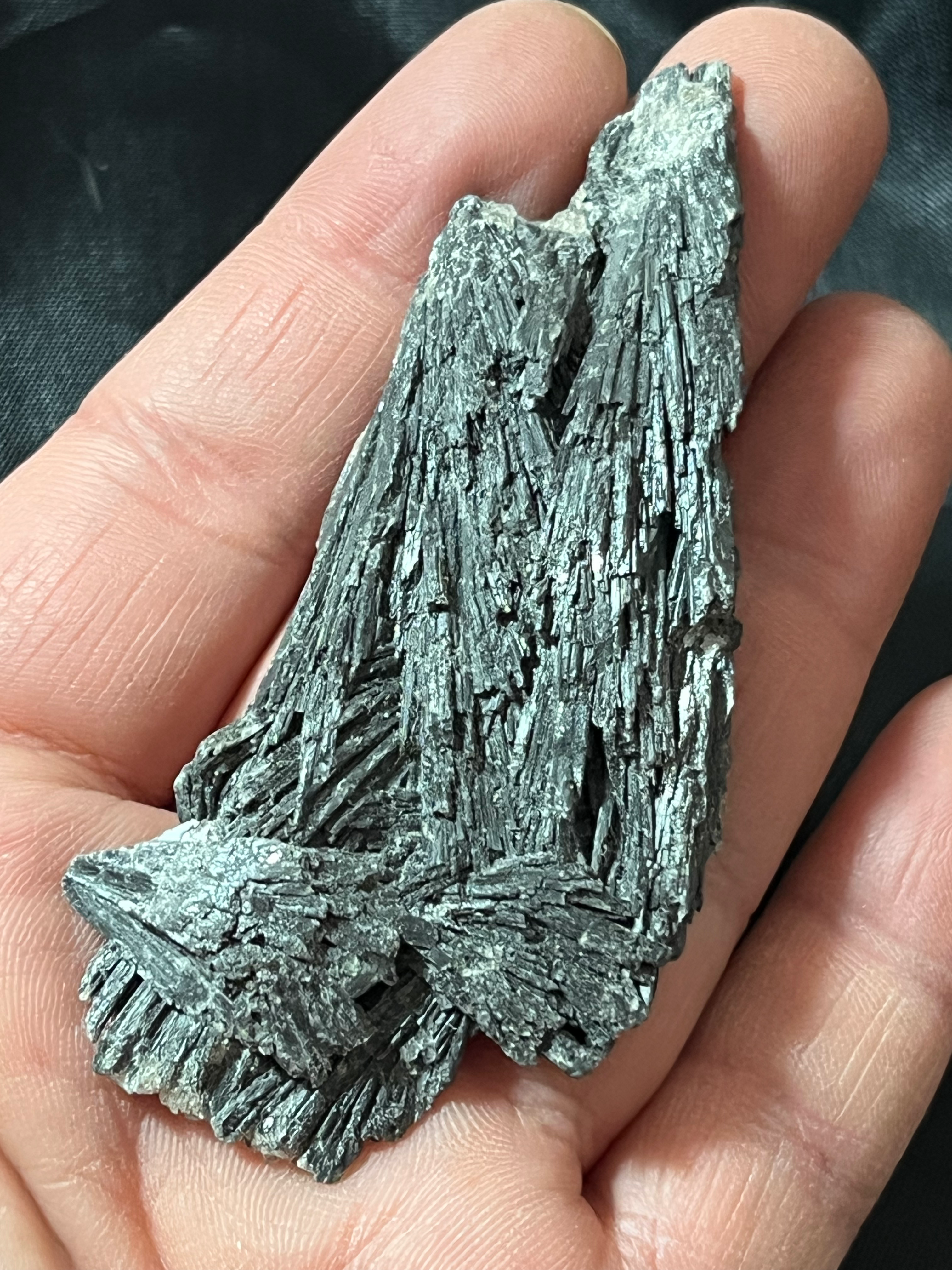 Black Kyanite 
