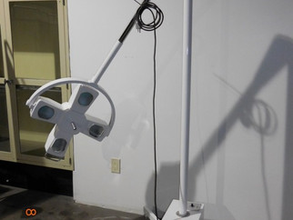 Angenieux rolling surgical light. En las bodegas de Holtzquip