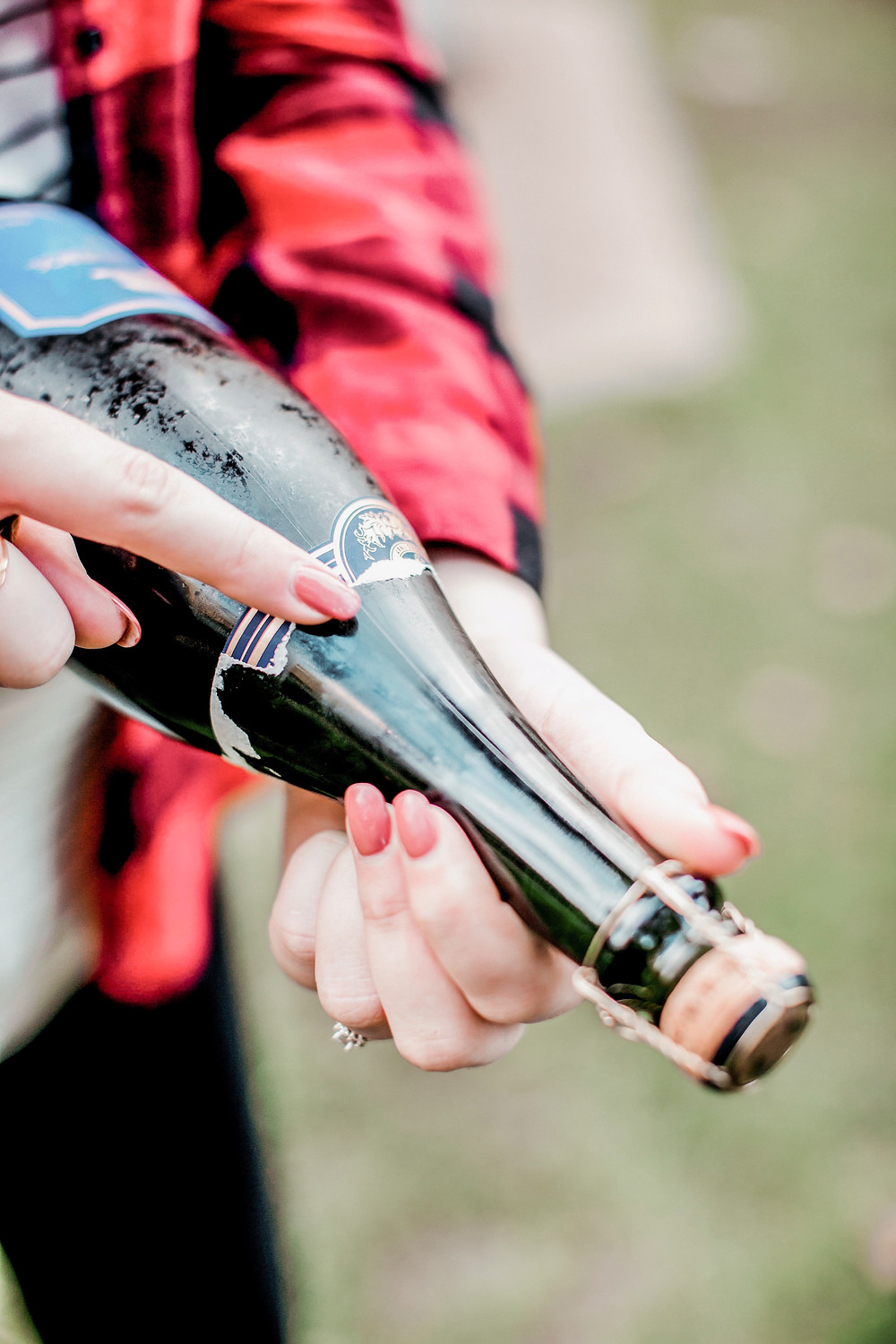 sonoma grape girl, audra tavelli, wine blogger, sonoma county blogger, champagne, sparkling wine, domaine carneros, domaine carneros sparkling wine, domaine carneros brut, saber sparkling wine, saber champagne, sabering, how to saber with a butter knife, how to saber sparkling wine with a butter knife, domaine carneros, domaine carneros brut, brut, champagne, sparkling wine, carneros, napa, napa valley