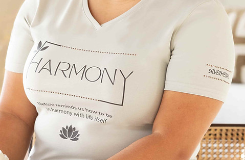 Fijne details heel duidelijk op sportieve Silvermedal dames t-shirt in grote maat