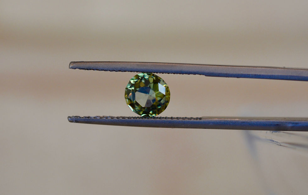 サムネイル： ナミビア産　1.5ct　天然デマントイドガーネット