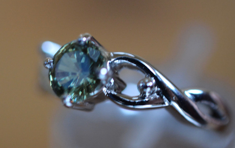 サムネイル： ナミビア産　0.６５ct　天然デマントイドガーネット　指輪