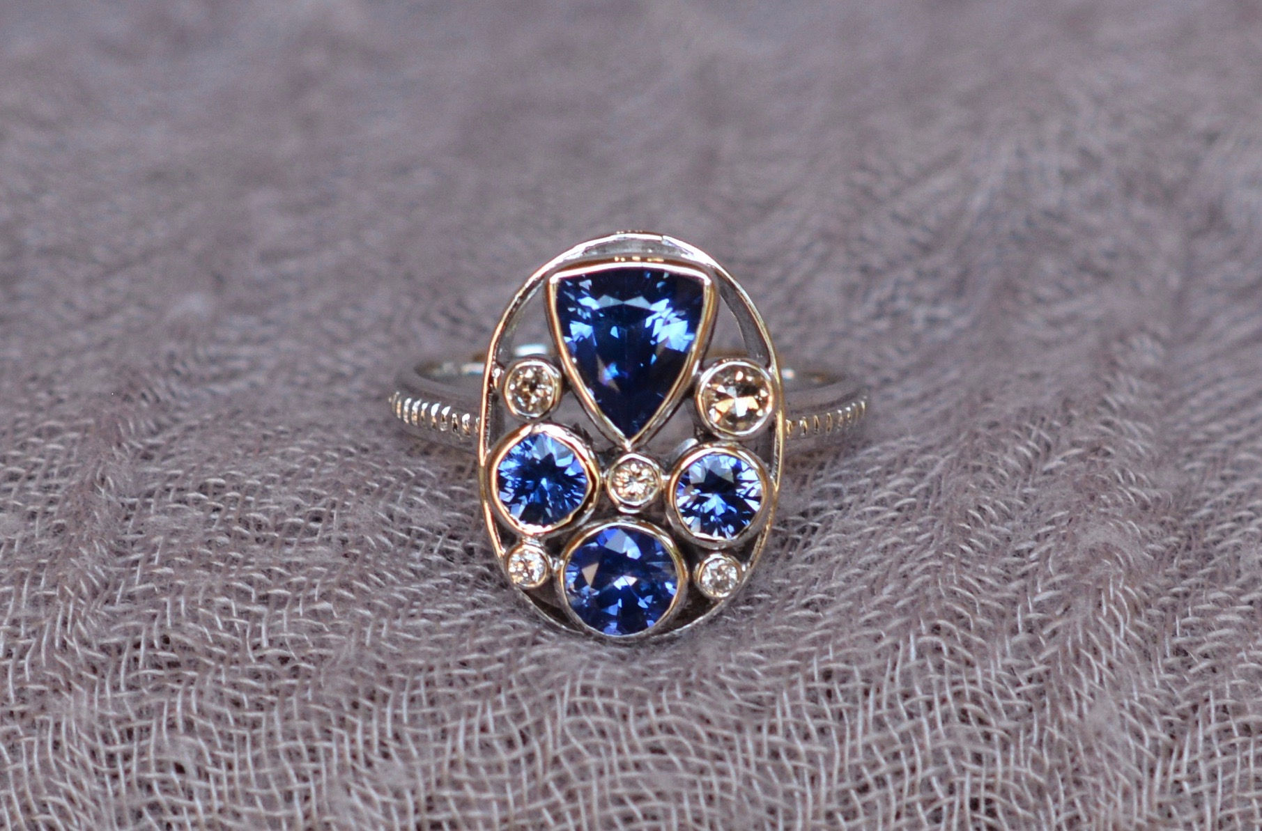 ブルーサファイアとダイヤモンドの指輪 18k