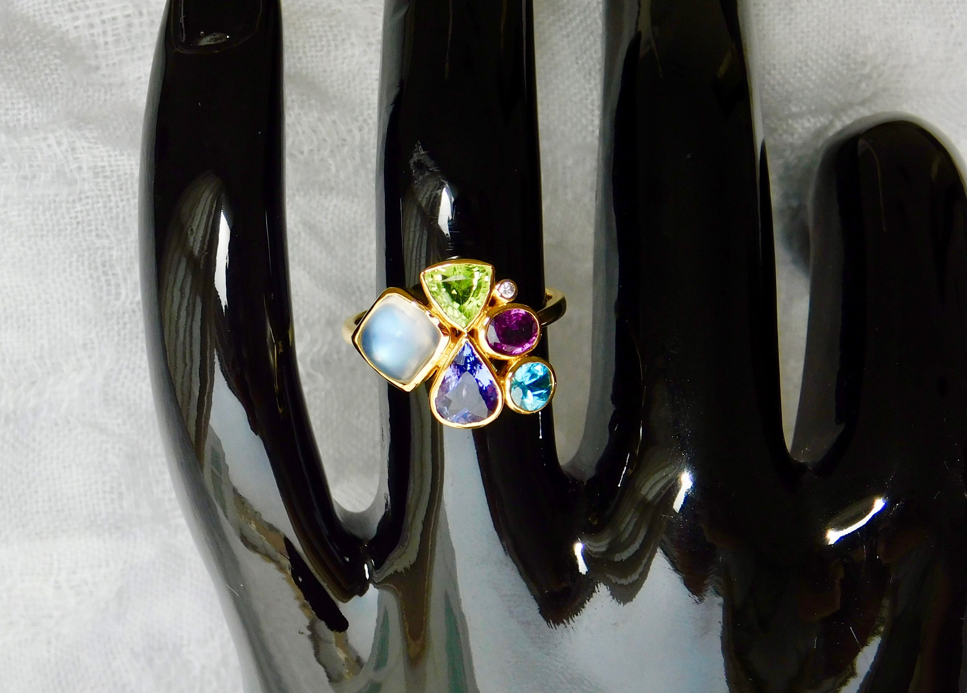 ランダムなマルチカラーのリング 18k