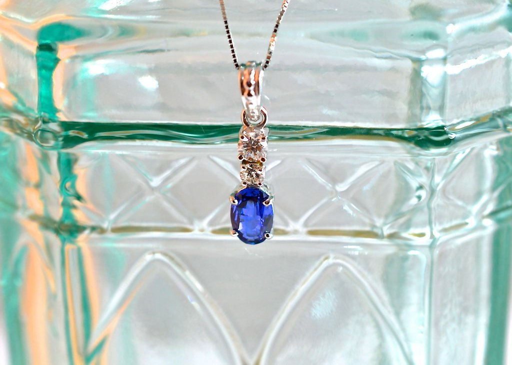 0.86ct ブルーサファイアとダイアモンドのネックレス　トップ　１８k