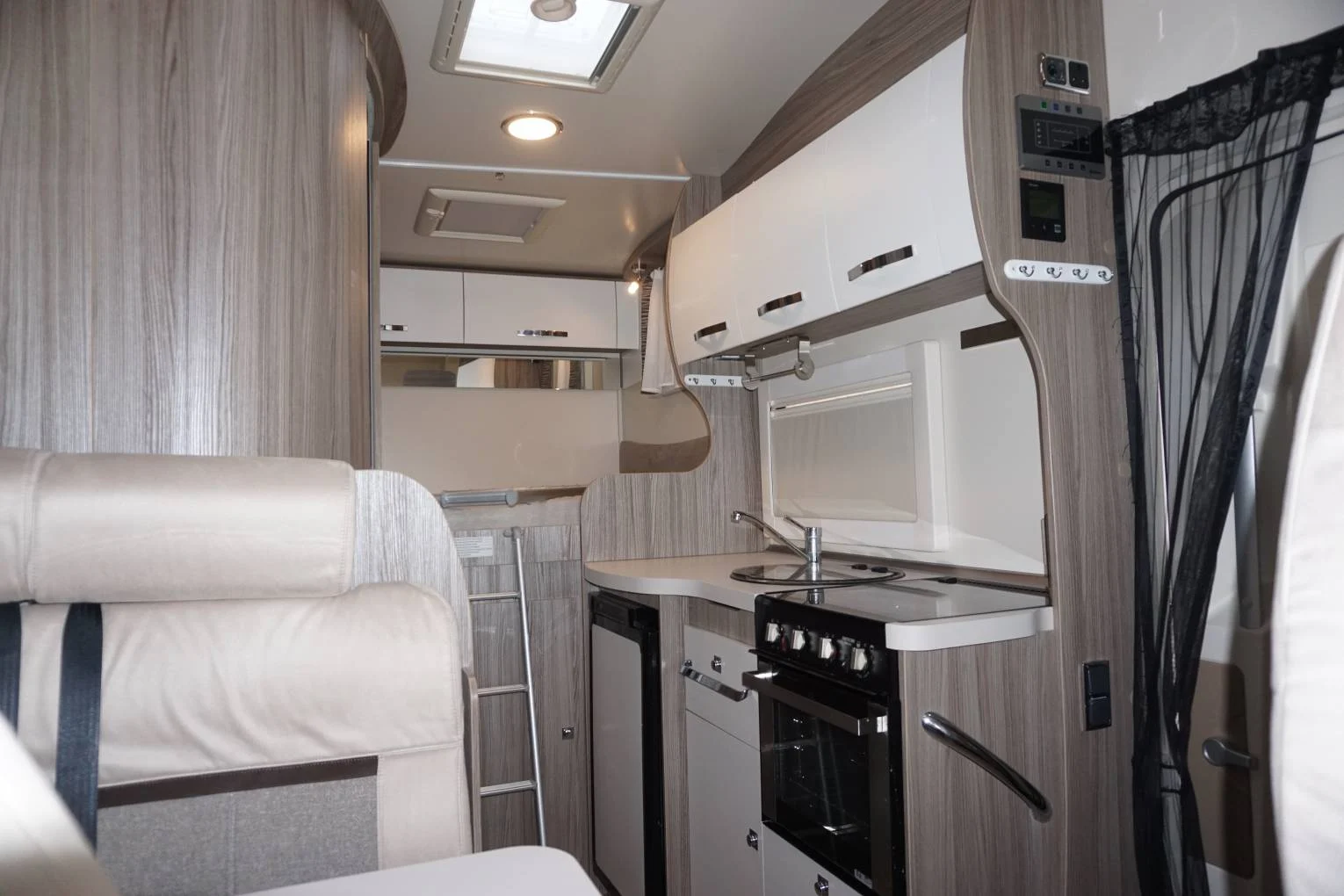 benimar-rear-lounge.webp