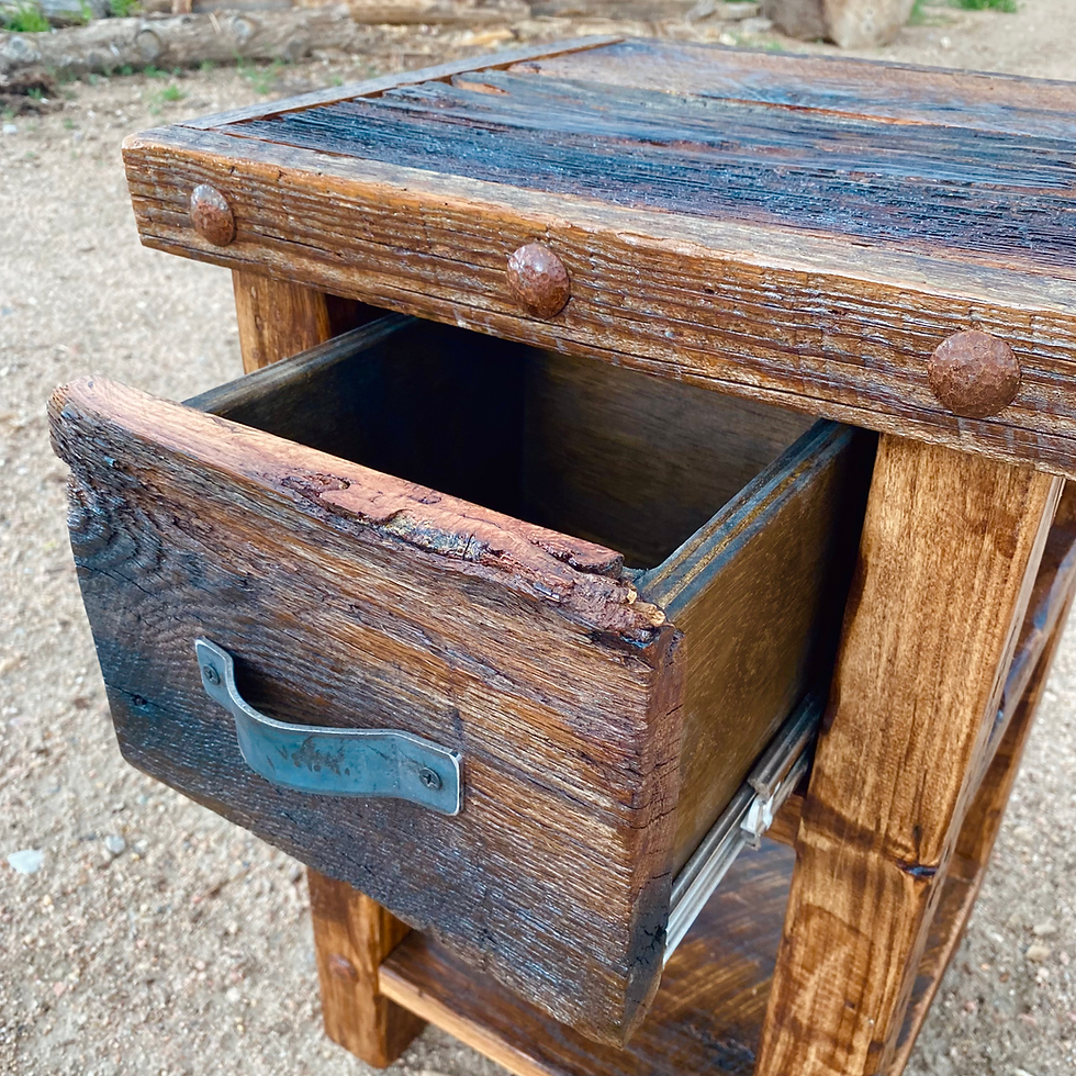 Thumbnail: 《 𝚕𝚊𝚛𝚔𝚜𝚙𝚞𝚛 》Side Table - Barn Wood