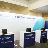 مكتب استقبال مع طباعة أو شاشة ليد