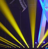 أضواء مؤتمر حسب الهوية البصرية