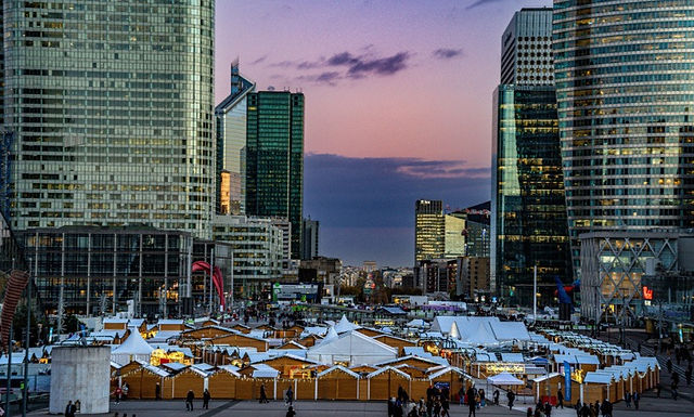 Mercatino di Natale La Defense Parigi 