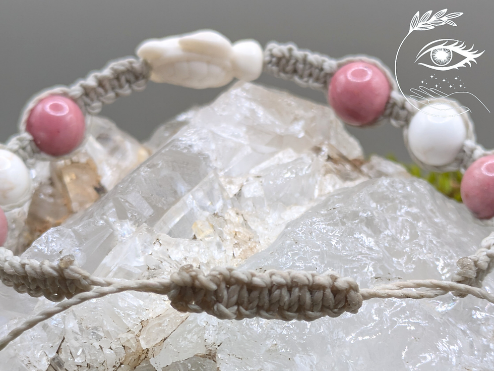 Miniature : Braclet shamballa de lithothérapie, en rhodonite et magnésite, ajustable. Bijou artisanal, tissé au coeur des Alpes.