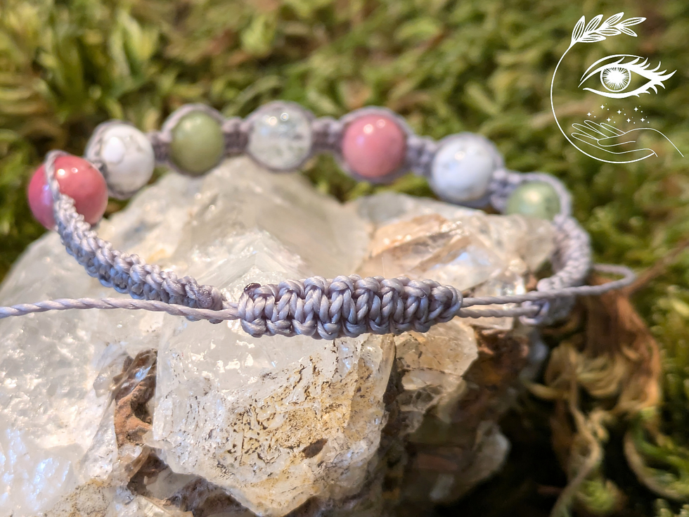 Miniature : Bracelet tibétain en macramé, réglable coulissant en pierres naturelles d'howlite, de rhodonite, jade, cristal de roche