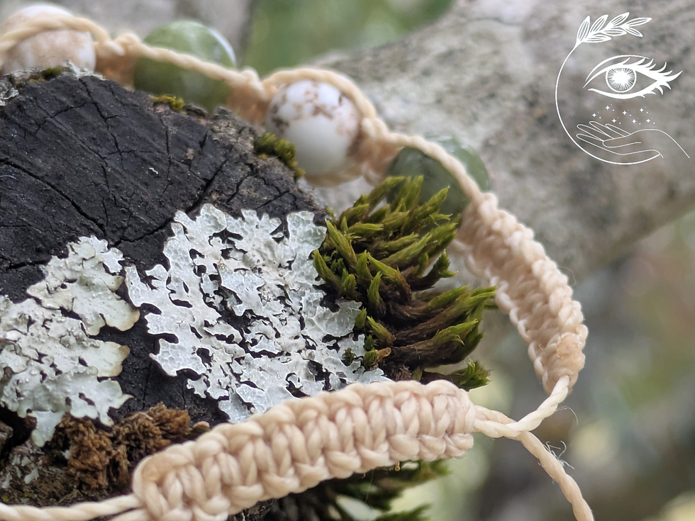 Miniature : Joli bracelet ivoire chamoisé avec des perles naturelles de magnésite et de jade, bijou apaisant, livré prêt à être offert