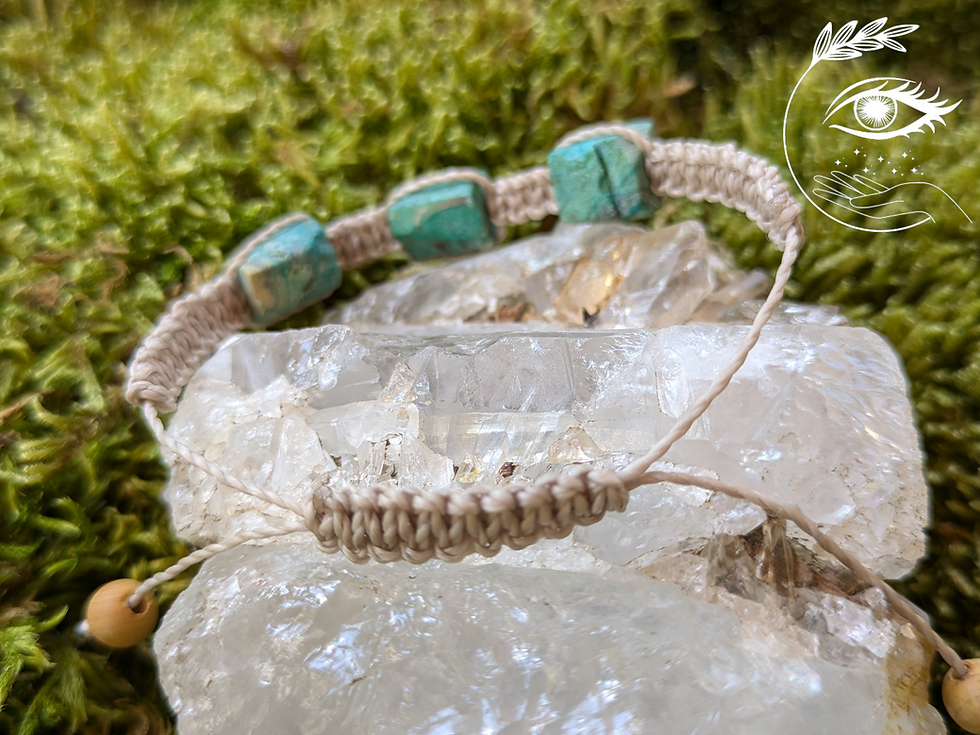 Miniature : Joli bracelet en macramé tissé avec des pierres naturelles de chrysocolle, bijou réglable avec noeud coulissant
