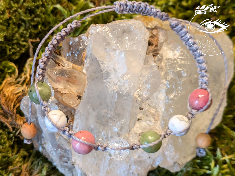 Miniature : Bracelet tibétain en macramé, réglable coulissant en pierres naturelles d'howlite, de rhodonite, jade, cristal de roche
