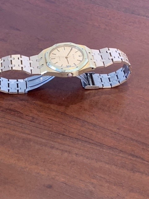 الصورة المصغرة: Vintage Bulova Automatic Royal Oak Watch in Gold designed by Gerald Genta