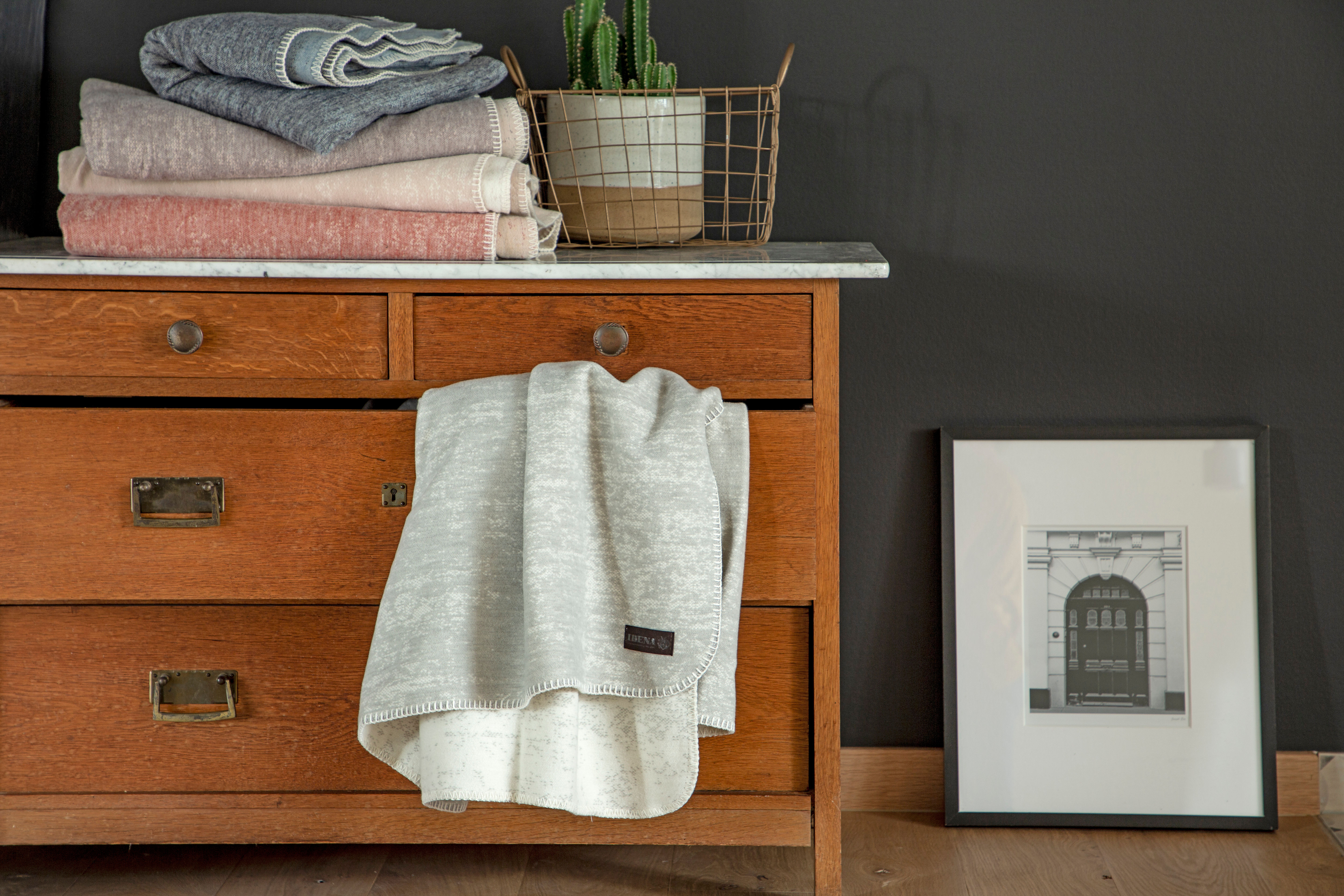 Ibena | Bio Baumwolldecke Rom in grau-weiß - 130x180 cm