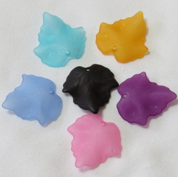 Thumbnail: Frosted Leaf Beads - 50pcs