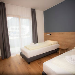Hotelzimmer SH 1.JPEG