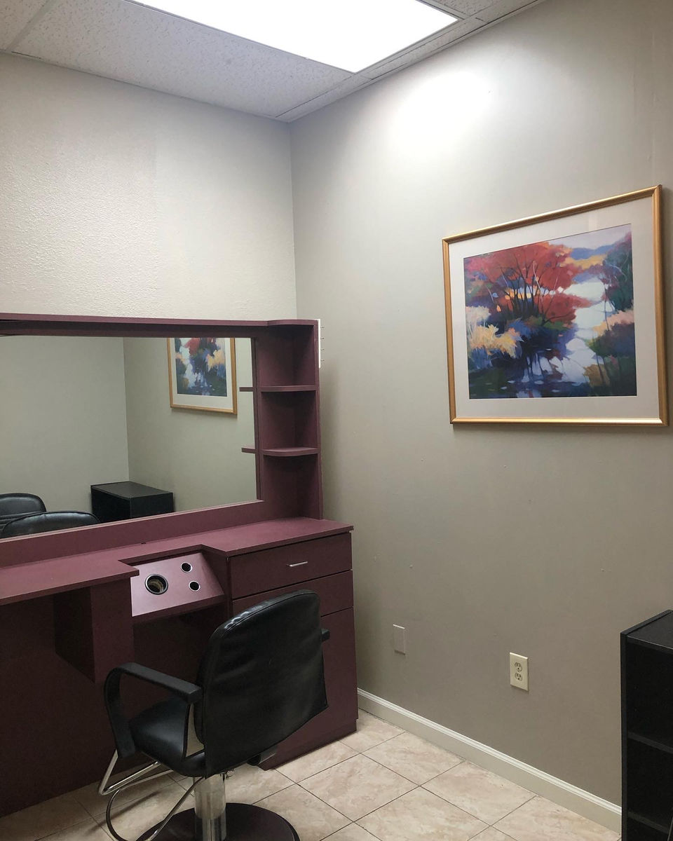 Four Seasons Salon Suites & Skincare