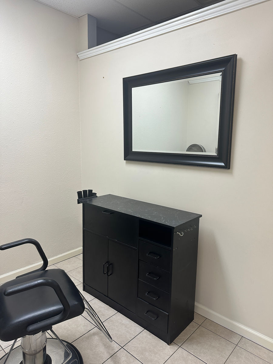 Four Seasons Salon Suites & Skincare