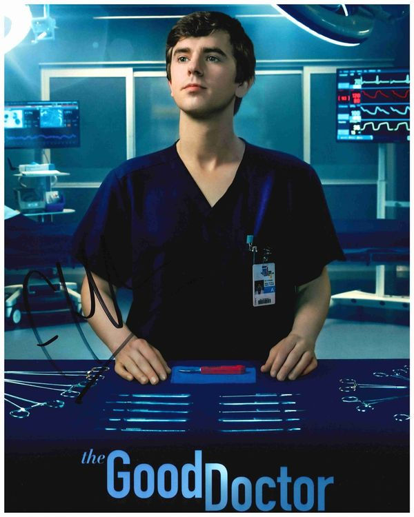 FREDDIE HIGHMORE -THE GOOD DOCTOR handsigniert (20x25cm) COA