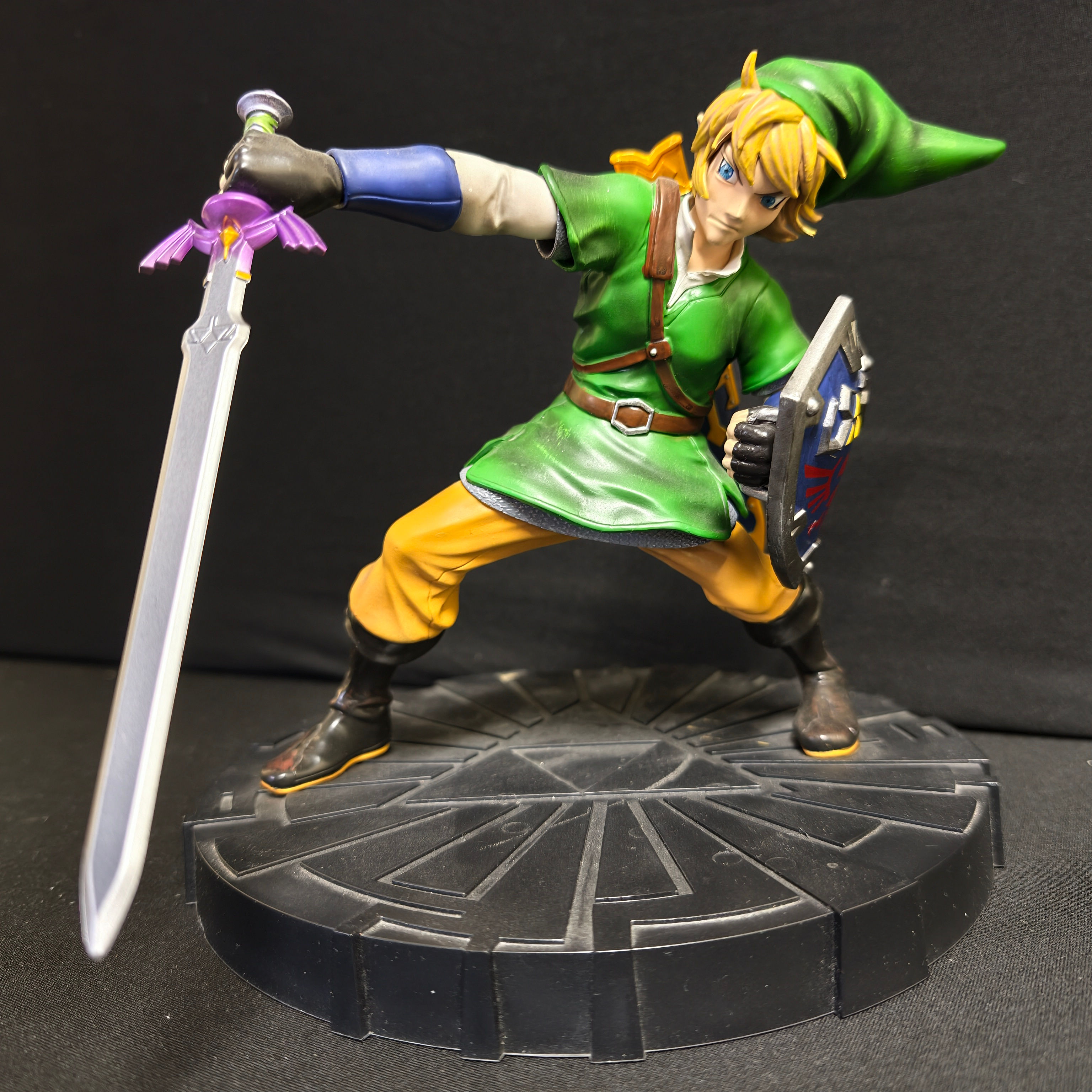 THE LEGEND OF ZELDA – LINK STATUE (FIRST 4 FIGURES, 2015) 🗡️