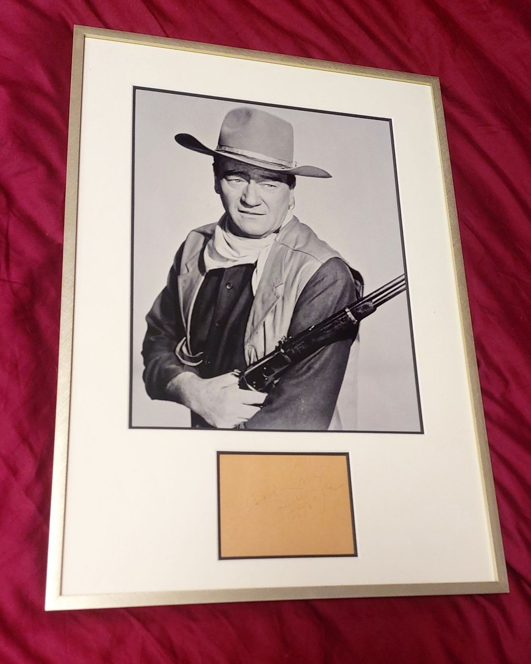 JOHN WAYNE - handsigniert & eingerahmt (39 x 55cm) mit COA