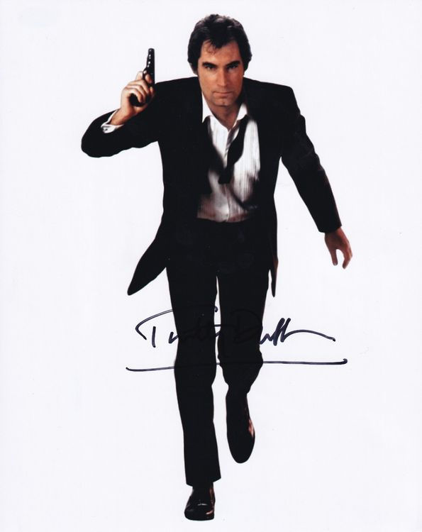 TIMOTHY DALTON - *JAMES BOND 007* handsigniert (20x25cm) COA