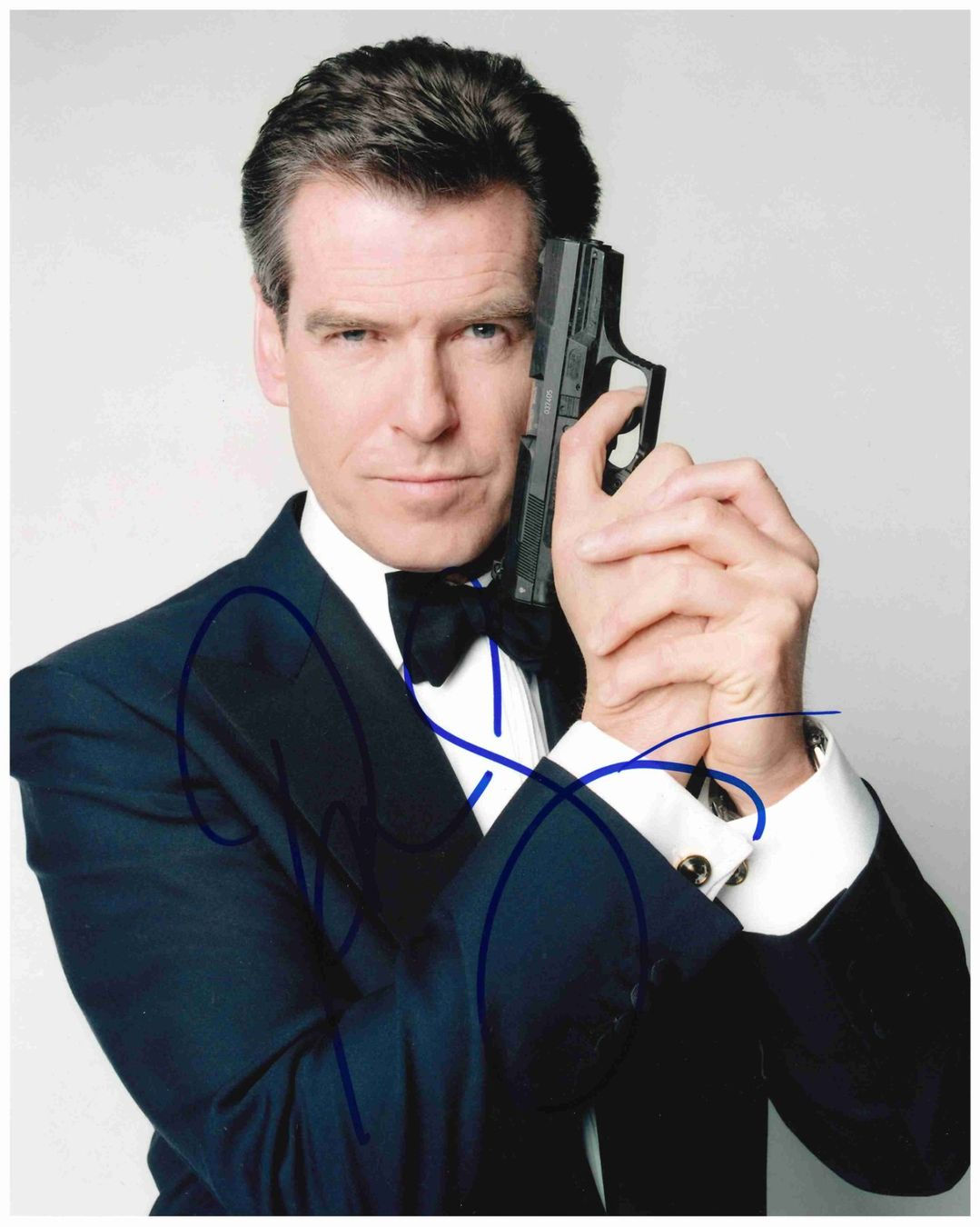 PIERCE BROSNAN - *JAMES BOND 007* handsigniert (20x25cm) COA