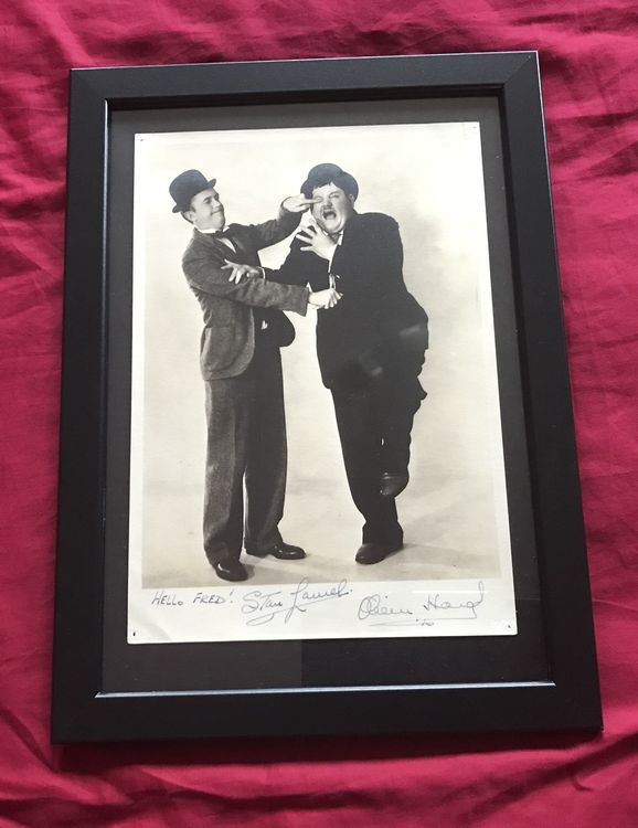 LAUREL & HARDY – Original Handsigniertes Vintage‑Grossfoto (18 × 26 cm)⭐ ⭐
