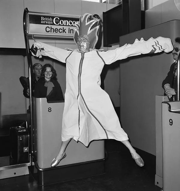 1_Concorde-inaugural-commericlal-flight-1976 copy.jpg