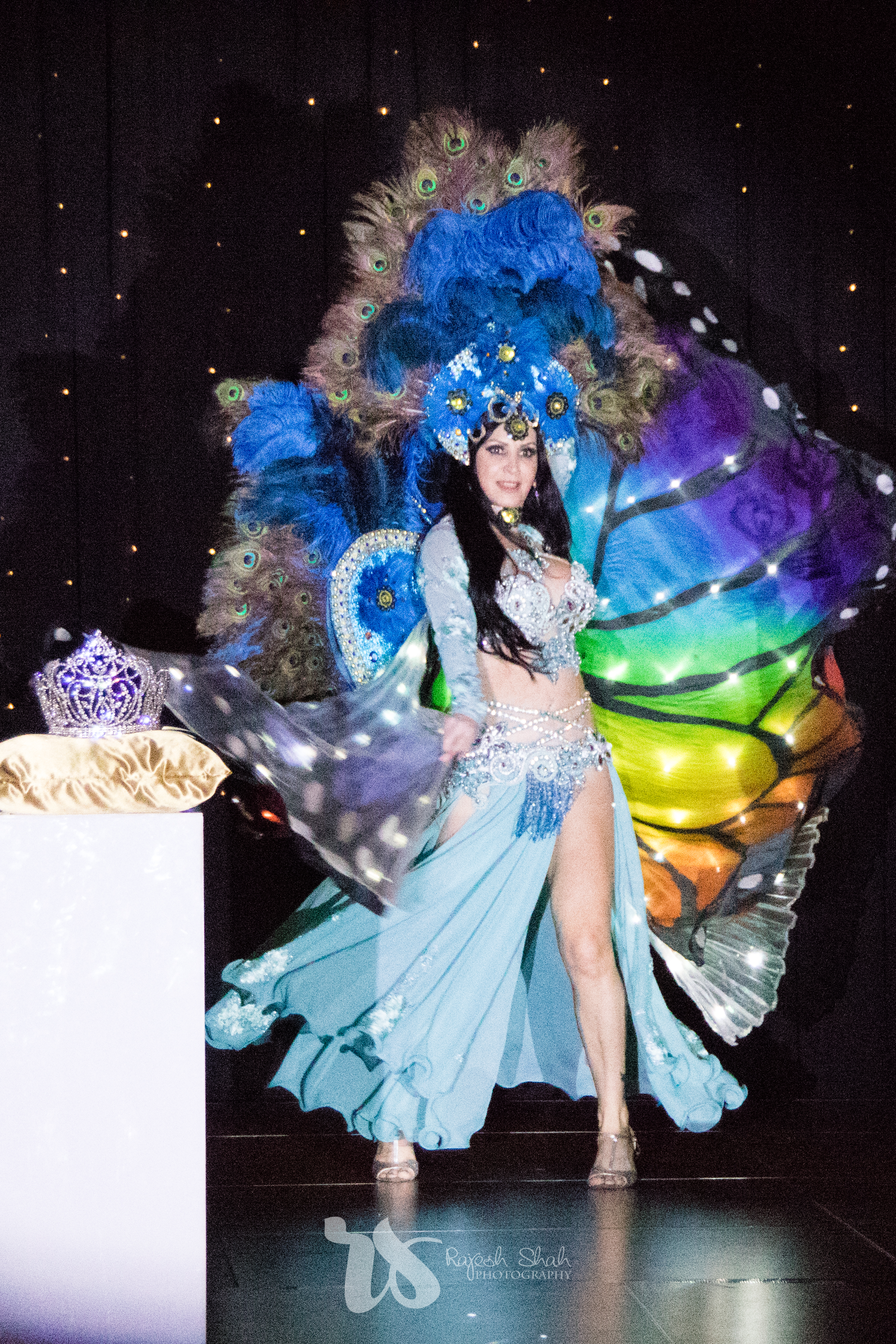 Show Entrance with Feathers