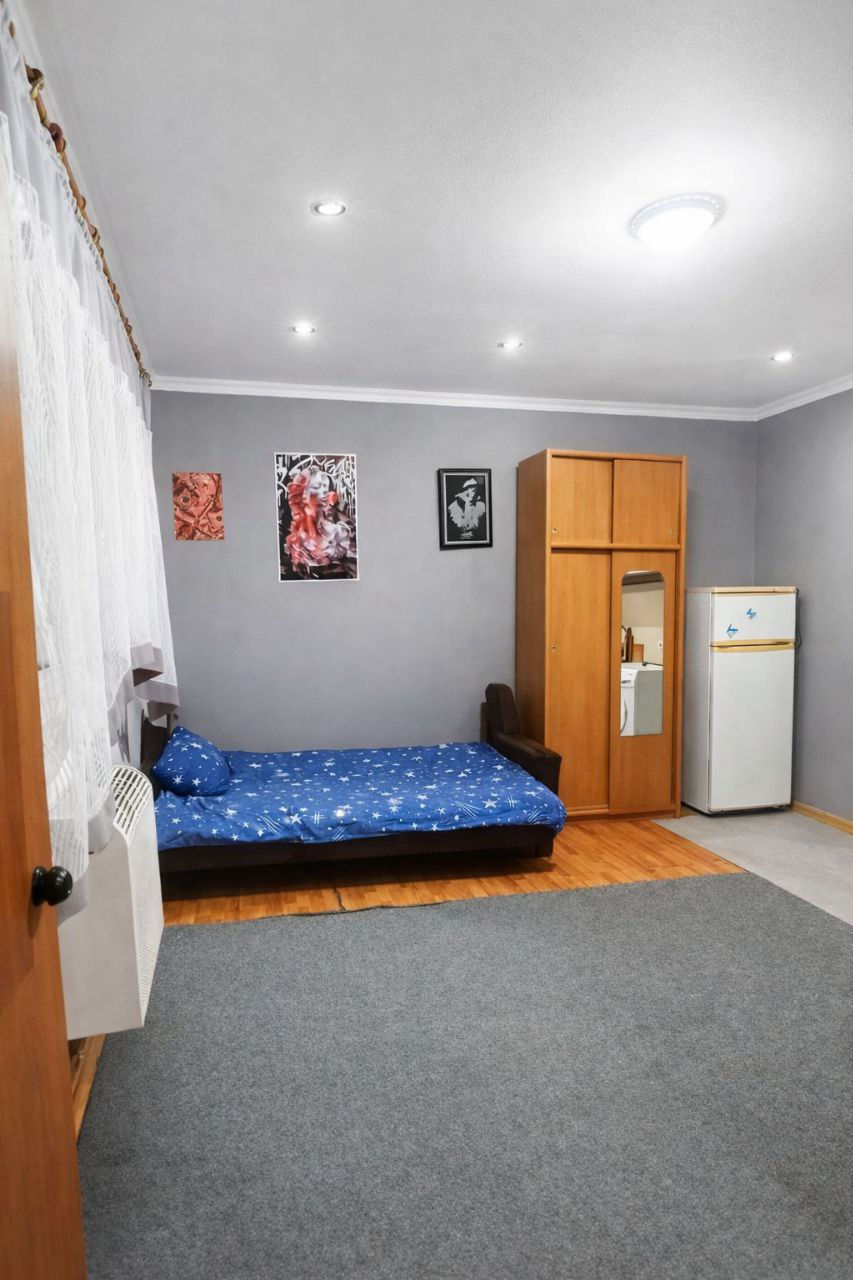 photo_5848063144691961009_y