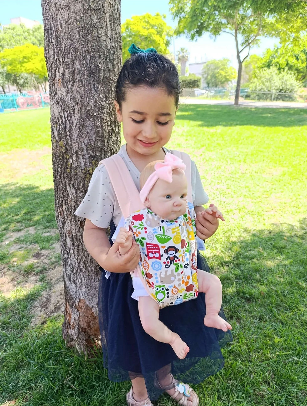 תמונה ממוזערת: מנשא לבובת ריבורן | ורוד לבבות