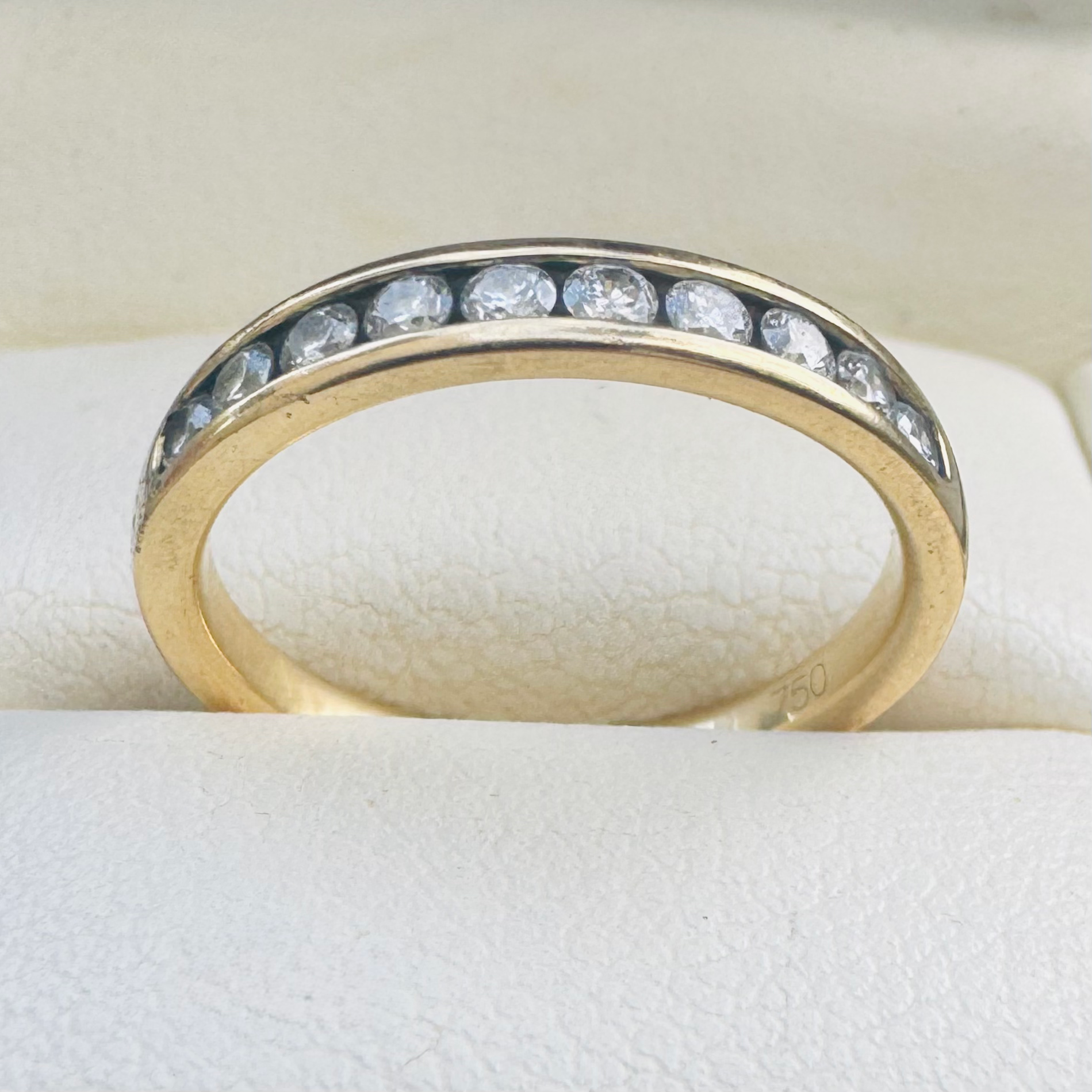 18k Gold Diamond Band Ring