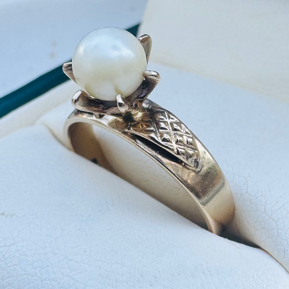 Thumbnail: Vintage 9k Gold Pearl Ring