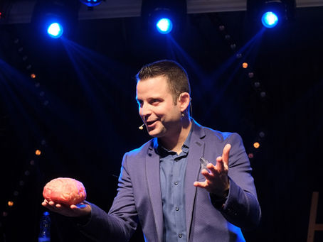 אמן חושים מפורסם