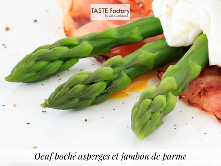 Asperges, oeuf poché et jambon de parme