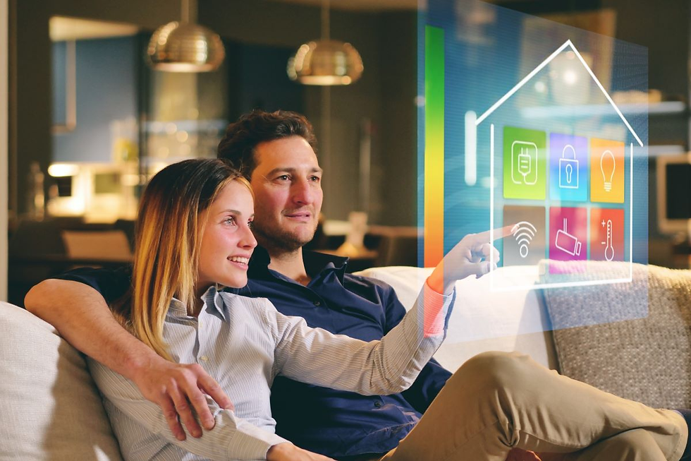 personne qui utilise la tablette, gestion, planification pour la domotique dans la maison