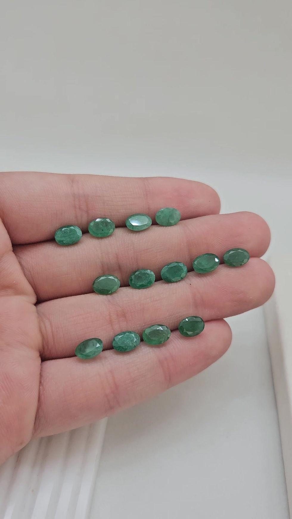 थंबनेल: Emerald Oval | 7x5 | Brazilian