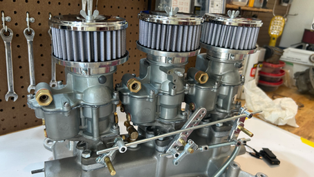 Offenhauser 3 Deuce Intake Manifold & Holley 94 Carburetors